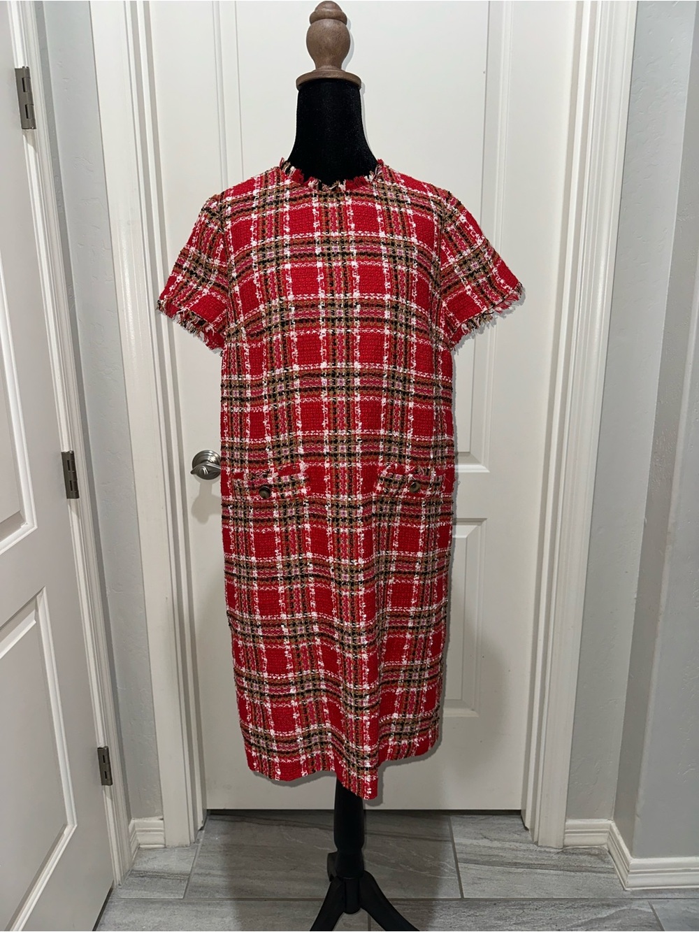 Red Plaid Short-Sleeve Shift Dress - Classic Women's Style